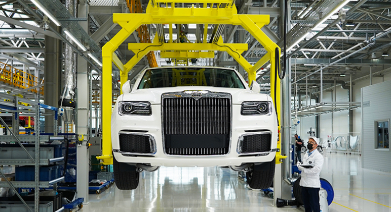 На фото: автомобиль Aurus Senat в цехе сборки на заводе Ford Sollers. Проект "Аурус" начал серийный выпуск российских автомобилей премиум-класса Aurus Senat. 